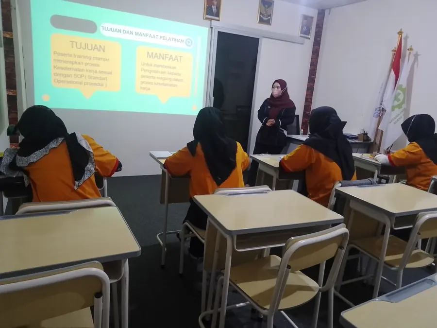 Peserta pelatihan kerja di dalam kelas